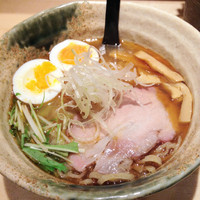 「焼きあご塩らー麺+味玉」@焼きあご塩らー麺 たかはし 新宿本店の写真