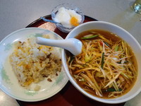 「ランチセット4番 ネギそば+半チャーハン950円」@王家菜館 上大岡店の写真