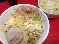 「汁なし（中）￥800 ニンニク野菜ちょい増し」@びんびん豚の写真