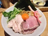 「特製濃厚卵のまぜそば」@Ginza Noodles むぎとオリーブの写真