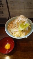 「大盛（1枚・ヤサイニンニクアブラ）＋生卵」@麺屋 鳳の写真