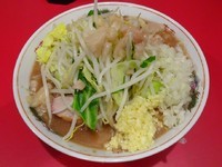 「ラーメン（680円）ニンニクアブラ＋タマネギ」@ラーメン英二の写真