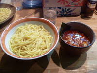 「つけめん（中盛３３０ｇ、あつもり）＋辛味ＭＡＸ　７２０円」@つけ麺屋 やすべえ 池袋店の写真