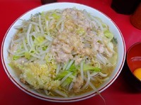 「ラーメン（690円）＋生卵（50円）ニンニクヤサイアブラ」@ラーメン二郎 湘南藤沢店の写真