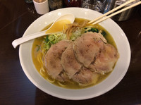 「塩ラーメン＋厚切りチャーシュー2枚」@らーめん紬麦の写真