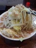 「普通盛（1枚）（野菜増し・ニンニク・脂）750円」@麺屋 鳳の写真