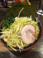 「ネギラーメン うずらトッピング」@町田商店マックスの写真