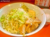 「油そば醤油(きざみ豚温玉)+チーズ 「全マシ」(940円)」@ちばからの写真