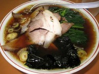 「青島ラーメン720円＋チャーシュー50円＋ほうれん草50円」@青島食堂 宮内駅前店の写真