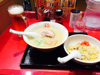 「半チャーハンセット 【ラーメン&チャーハン&餃子】890円」@中華厨房 寿がきや 名古屋エスカ店の写真