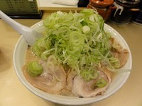 「醤油ラーメン750円　中盛50円　麺硬め/ネギ/メンママシ」@超ごってり麺 ごっつ 秋葉原店の写真