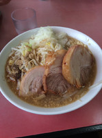 「リッチ ニンニク少な目 玉ねぎ増し増し 魚粉少な目」@らーめん☆王子の写真