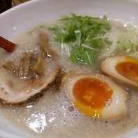 「塩味玉ラーメン（背脂多め）800円」@らーめん 味里 misatoの写真