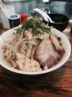 「ラーメン 中 〔ネギ＋全部〕」@麺屋 隆の写真