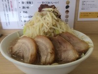 「醤油ラーメン豚増し（野菜  辛め）」@ラーメンいつきの写真