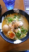 「優しい味噌大盛＋味玉(シェアでごま塩ラーメン大盛)」@こくまろ鶏らーめん 久久の写真