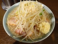 「小ブタ（830円）ヤサイニンニク」@ラーメン二郎 JR西口蒲田店の写真