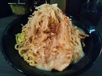 「鶏豚油そば（中盛り）750円+野菜100円」@油そば専門店 春日亭 秋葉原店の写真