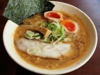 「野菜爆発！！濃厚ベジポタラーメン＋煮玉子」@ラーメン一心 丸の内店の写真
