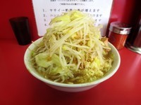 「小ラーメン(ブタ2枚) ＋ヤサイニンニクカラメ」@ラーメン二郎 小岩店の写真