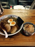 「恵比寿半ラーメン  ミニブータマ丼」@えびすラーメンの写真