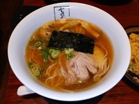 「醤油らぁ麺800円＋半チャーハン280円＋消費税」@支那そばや アリオ橋本店の写真