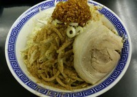 「まぜそば　チーズ揚げねぎ魚粉　850円」@東葛MARUKAKU 南柏店の写真