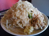「ラーメン　大　（野菜：大、ニンニク：小、脂：大）」@麺とび六方の写真