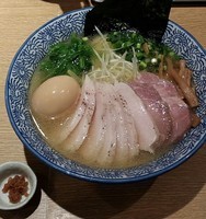「特製(塩)芳醇香味そば1050円+鶏チャー5枚200円」@麺屋 一燈の写真