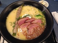 「鶏白湯＋ガーリックバター＋鴨肉5枚」@麺巧 潮の写真