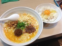 「【限】担々風白味噌豆腐らぁ麺＋燻製醤油TKG、計1050円」@桜台らぁ麺 美志満の写真