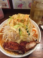 「鷹の爪ラーメン、プチ唐、中盛り、野菜増し」@旨辛ラーメン 表裏の写真