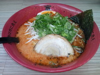 「トンコツ赤辛ラーメン」@麺屋 宵 ‐yoi‐ 大謝名店の写真