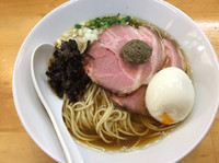 「煮干ソバ（黒）＋ペースト（仮名）ほか」@煮干中華ソバ イチカワの写真