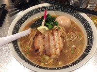 「あっさりらーめん 680円＋味玉 Fbサービス。」@龍が如しの写真