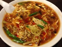 「酢辛の入り麺（酸辣湯麺）」@中華美食 旭亭の写真