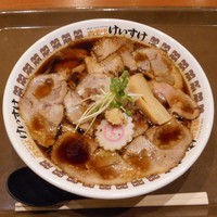 「肉そば醤油（780円）」@肉そば けいすけ 東京みーとれあ店の写真