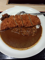 「チキンモモかつカレー（並盛）590円」@松乃家 新橋店の写真