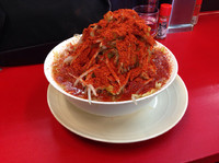 「ラーメン麺半分やさいカラメ麺かため一味唐辛子」@豚男 -BUTAMEN-の写真