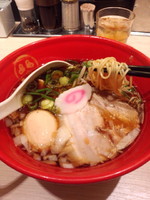 「TTBブラック780円」@TOKYO 豚骨 BASE MADE by 博多一風堂 ecute品川サウス店の写真