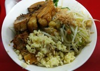 「[期間限定]煮干し油そば＋巻きチャー　800＋200円」@蓮爾 登戸店の写真