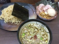 「特製つけそば麺少なめ＋プレミアム日本酒☓２」@頓知房の写真