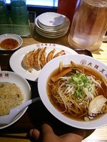 「王将セット（醤油ラーメン、餃子、半チャーハン）１０８０円」@大阪王将 新宿ワシントンホテル店の写真