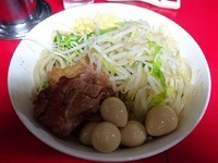 「煮干し油そば:小（800円）＋うずら（100円）ニンニク」@蓮爾 登戸店の写真