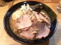 「とんこつ醤油ネギチャーシューメン 950円+半熟味玉100円」@柴田商店の写真