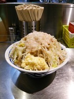 「ラーメン(カタメ、全マシマシ)」@らーめん大 蕨店の写真