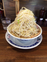 「小ラーメン680円+こま切れ豚100円(野菜増し+ニンニク)」@らーめん大 中野店の写真