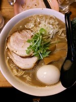 「特製ラーメン８５０円＋大盛り１００円＋海苔５０円」@いのうえの写真