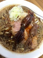 「【限定】イカ煮干背脂ラーメン￥750」@くじら食堂の写真