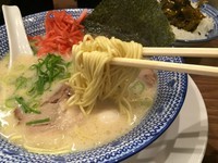 「白豚骨（バリカタ）＆辛子高菜ごはん（100円）」@大宮豚骨 一番軒の写真